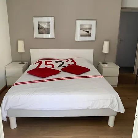 Les Enganes Apartment