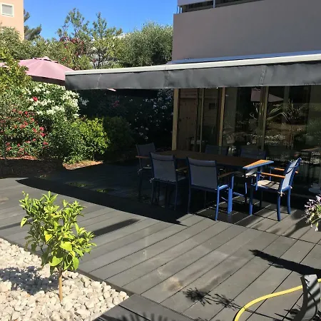 Les Enganes Apartment *